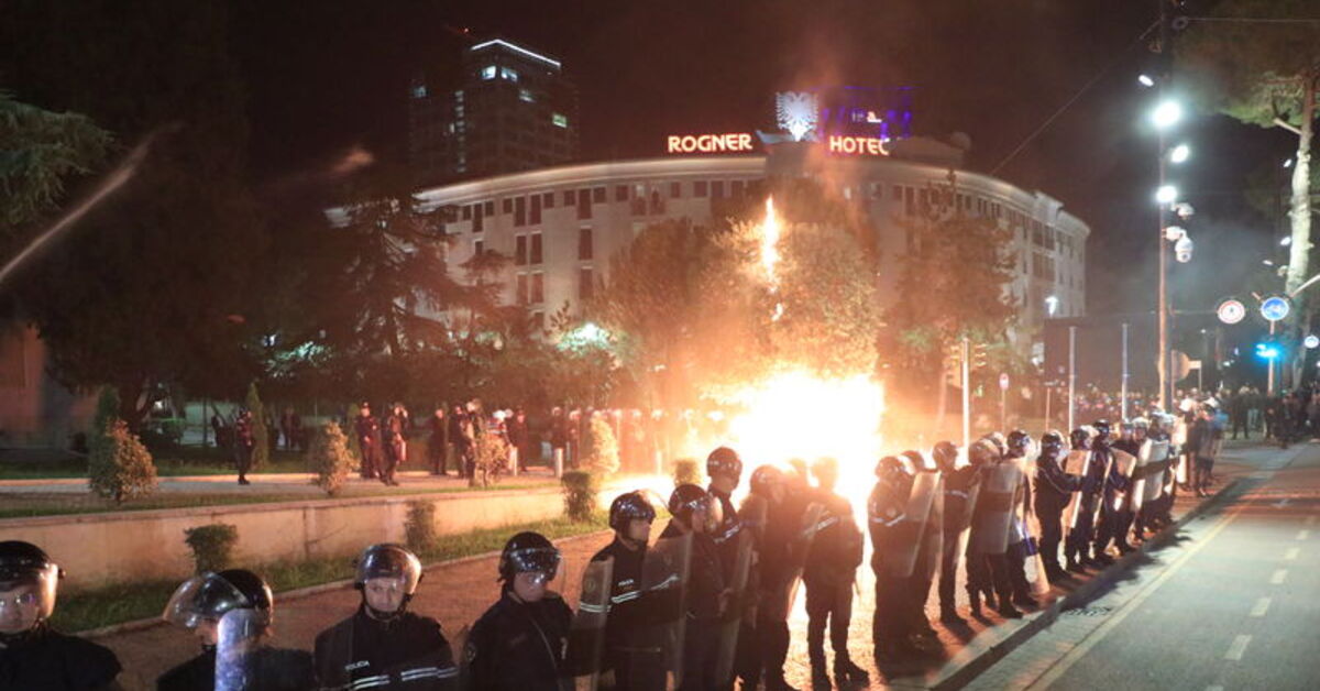 Arnavutluk’ta hükümet karşıtı protesto düzenlendi