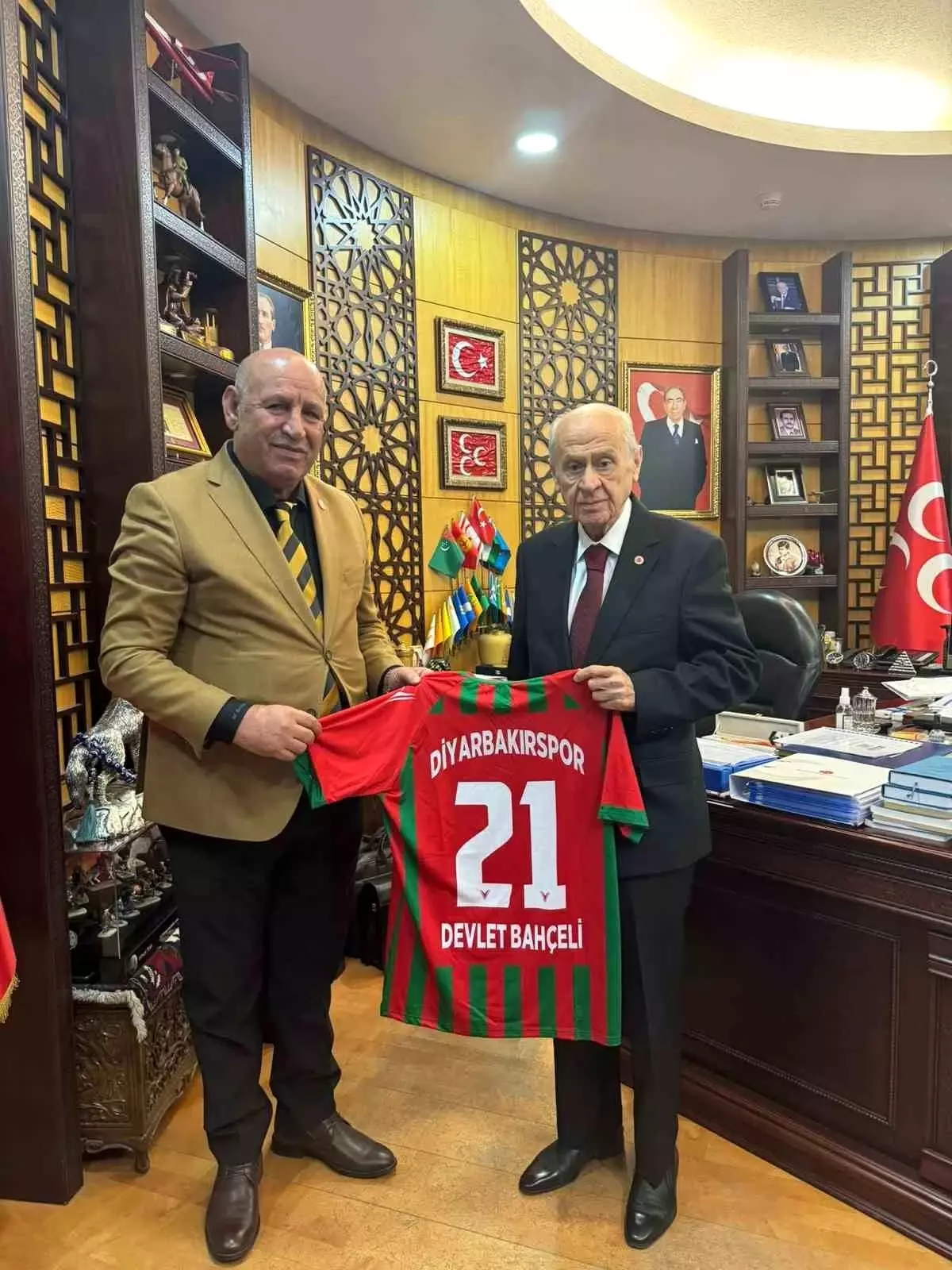 Bahçeli’ye Diyarbakırspor Forması