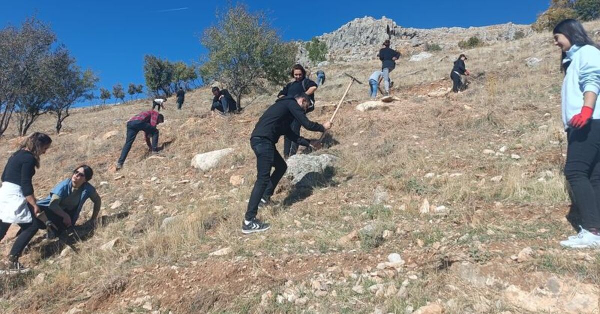 Hozat’ta bin meşe palamudu daha toprakla buluşturuldu