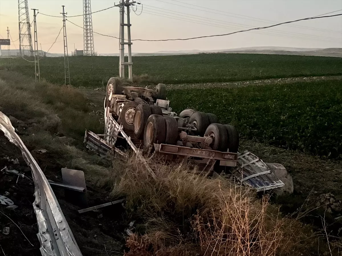 Kayseri’de Trafik Kazasında Bir Öğretmen Hayatını Kaybetti, 5 Yaralı