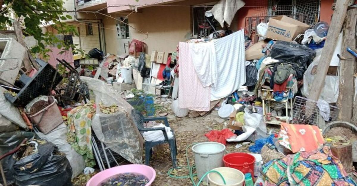 Eskişehir’deki “çöp ev”den 24 ton atık çıktı